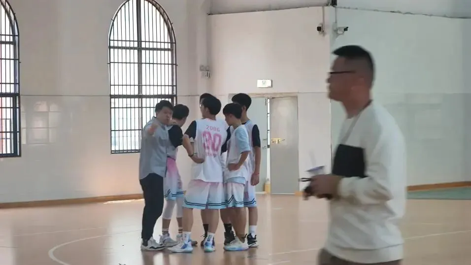 如何根据篮球比赛的不同阶段调整力量训练强度?_2
